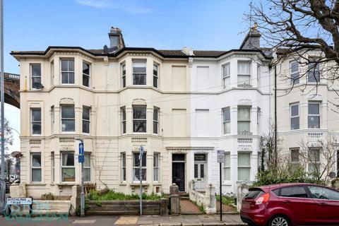 3 bedroom apartment to rent, Ditchling Rise, Brighton BN1
