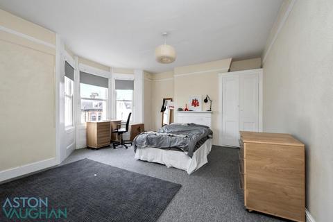 3 bedroom apartment to rent, Ditchling Rise, Brighton BN1