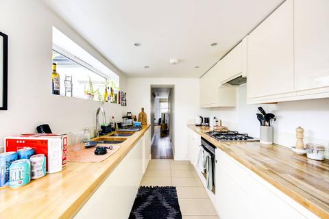 2 bedroom flat for sale, Haldane Road, Fulham Broadway, London, SW6