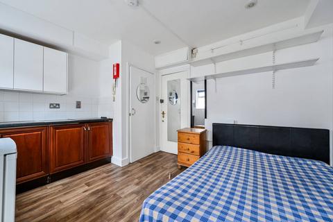 Studio to rent, Hackney Road, Hackney, London, E2