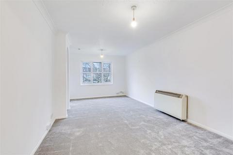 2 bedroom flat for sale, Lowry Crescent, Mitcham CR4