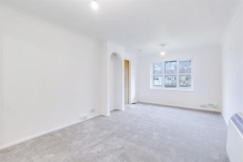 2 bedroom flat for sale, Lowry Crescent, Mitcham CR4