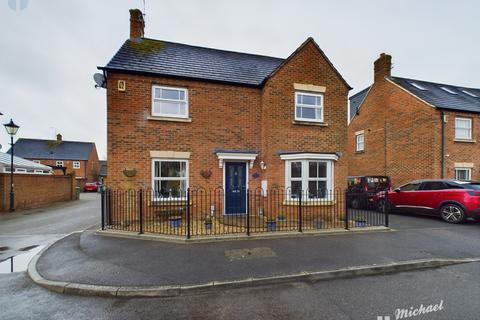 5 bedroom detached house for sale, Spruce Road, Aylesbury, Buckinghamshire