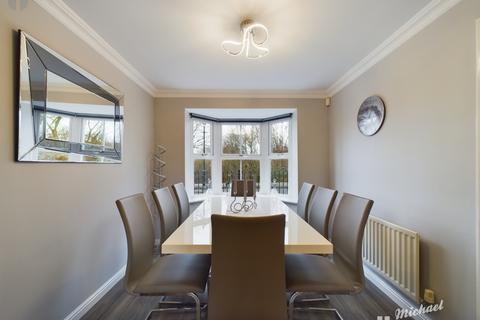 5 bedroom detached house for sale, Spruce Road, Aylesbury, Buckinghamshire