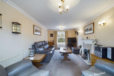 5 bedroom detached house for sale, Spruce Road, Aylesbury, Buckinghamshire