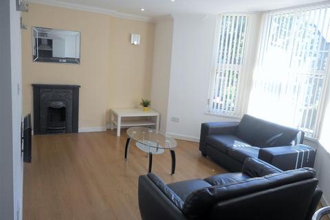 2 bedroom apartment to rent, Richmond Road, Cardiff