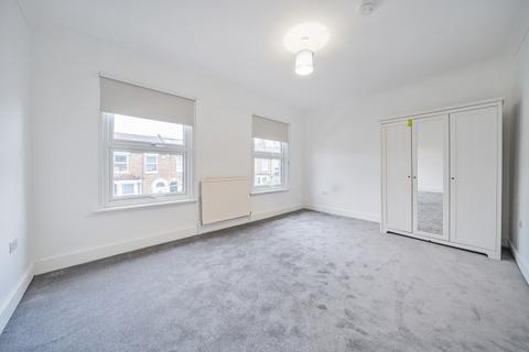 4 bedroom end of terrace house to rent, London SE15