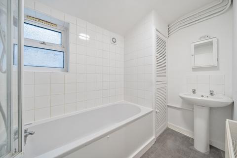 4 bedroom end of terrace house to rent, London SE15