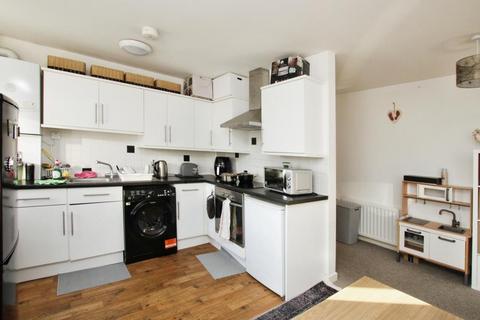 2 bedroom flat to rent, Church Road, Bristol BS5