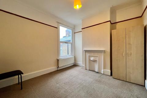 2 bedroom flat to rent, Kings Road, London, E11 1AT