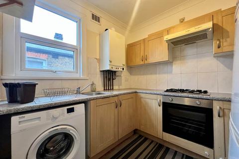 2 bedroom flat to rent, Kings Road, London, E11 1AT