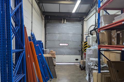 Warehouse to rent, Unit 2-3, Finway Court, Watford, WD18 7EN