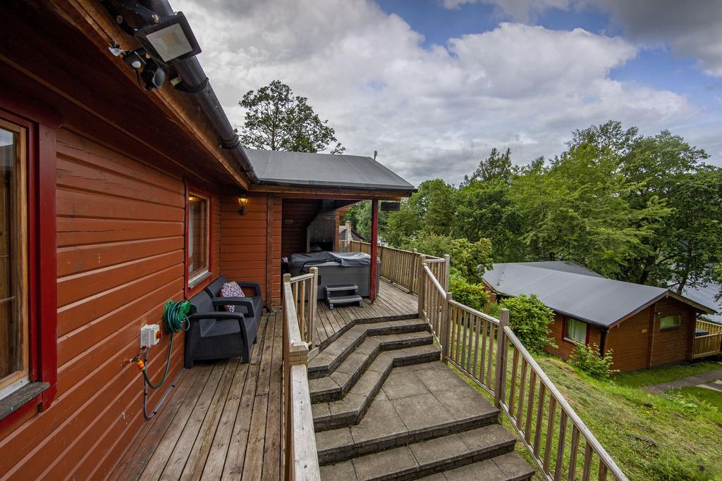 1 Z6 E0916 Carrick Balcony