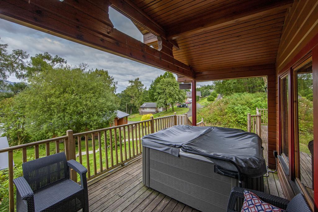 1 Z6 E0899 Carrick Decking