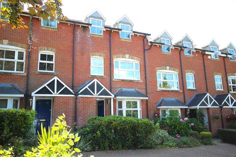 4 bedroom terraced house to rent, Gardeners Place, Chartham, Canterbury