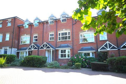 4 bedroom terraced house to rent, Gardeners Place, Chartham, Canterbury