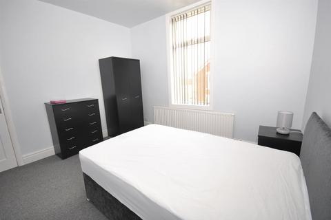 1 bedroom property to rent, Room 2, 12 Infirmary Road, Chesterfield, Derbyshire