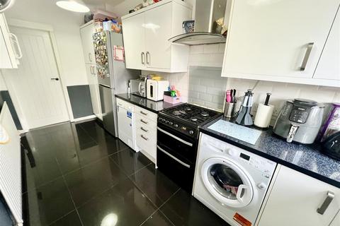 3 Endsleigh Grove, Birmingham, B28 8NU