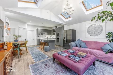 15 Regina Terrace, London, W13 9HY