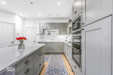15 Regina Terrace, London, W13 9HY