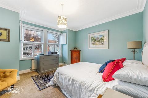 15 Regina Terrace, London, W13 9HY