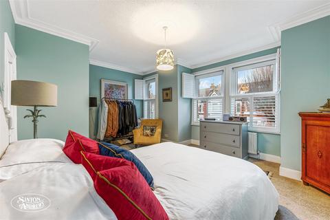 15 Regina Terrace, London, W13 9HY