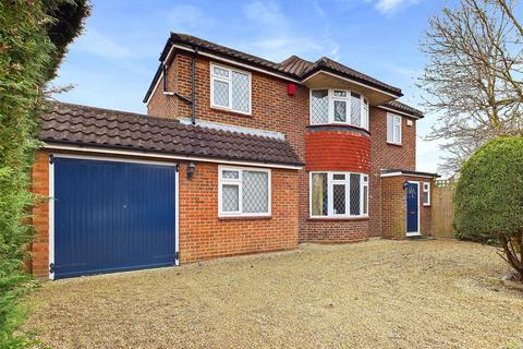 4 bedroom detached house for sale, Cardinal Drive, Walton-On-Thames