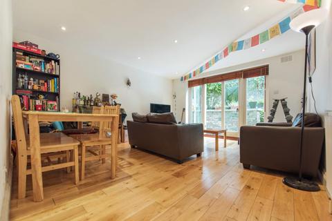 2 bedroom flat to rent, Branksome Road, SW2