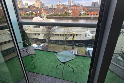 Studio to rent, Clippers Quay, Salford M50