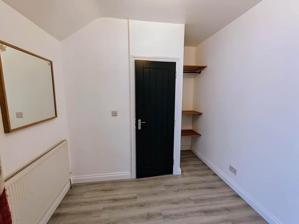 First floor rear bed