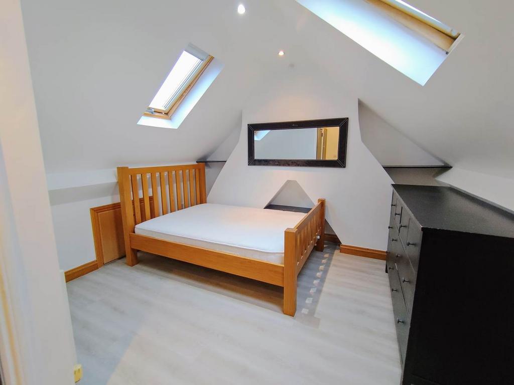 Top floor bedroom (1