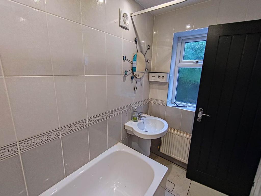 Ground floor bathroo