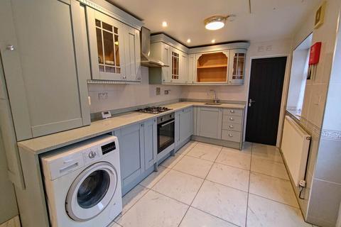 5 bedroom terraced house to rent, Arran Street, Roath, Cardiff