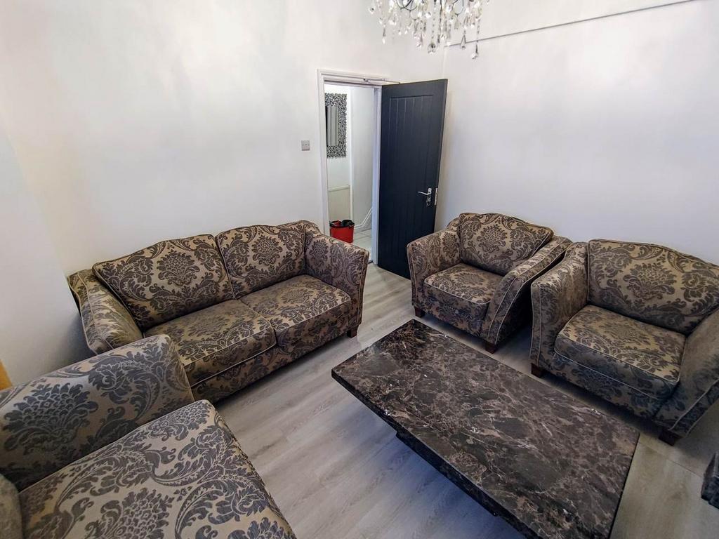 Living room (2)
