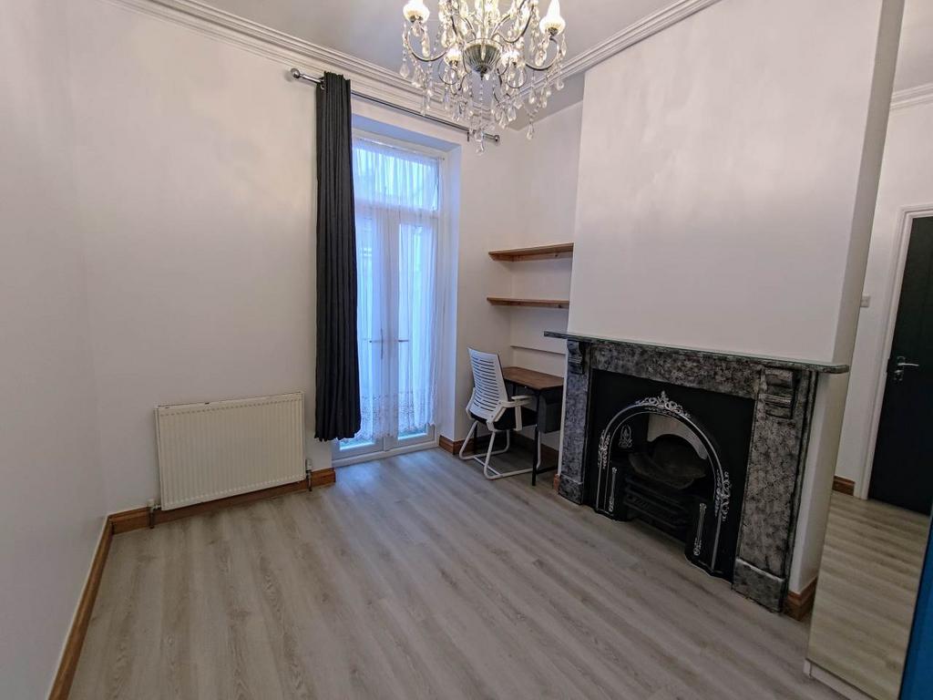 Ground floor middle