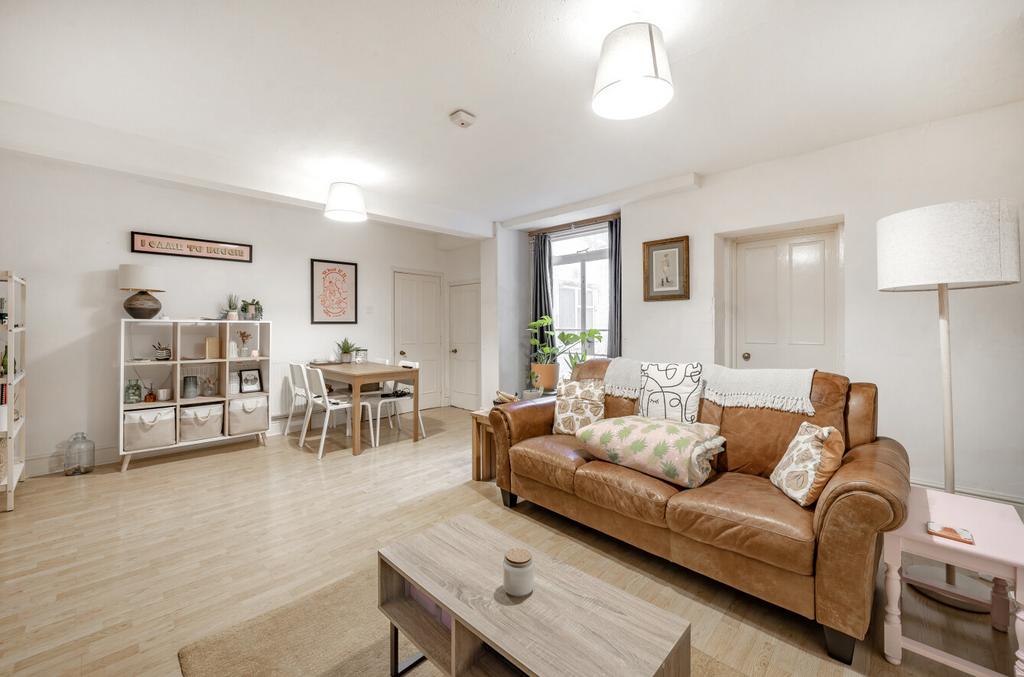 Sitting/ Dining Room