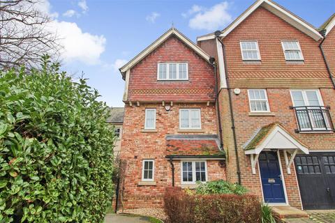 5 bedroom end of terrace house for sale, College Square, Westgate-On-Sea