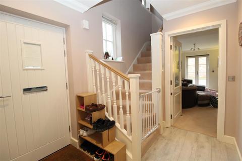 5 bedroom end of terrace house for sale, College Square, Westgate-On-Sea