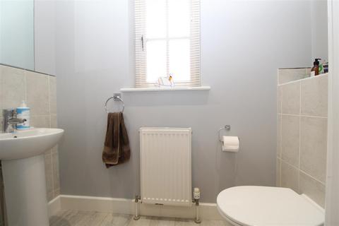 5 bedroom end of terrace house for sale, College Square, Westgate-On-Sea