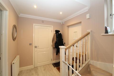 5 bedroom end of terrace house for sale, College Square, Westgate-On-Sea