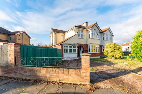 4 bedroom semi-detached house for sale, Croft Gardens, Hanwell