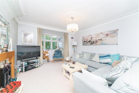 4 bedroom semi-detached house for sale, Croft Gardens, Hanwell