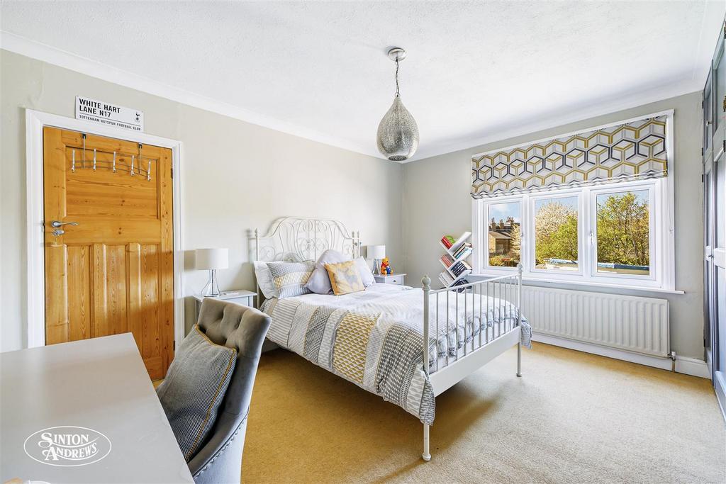 32 Croft bed 1a.jpg