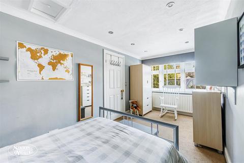 32 Croft Gardens, London, W7 2JQ