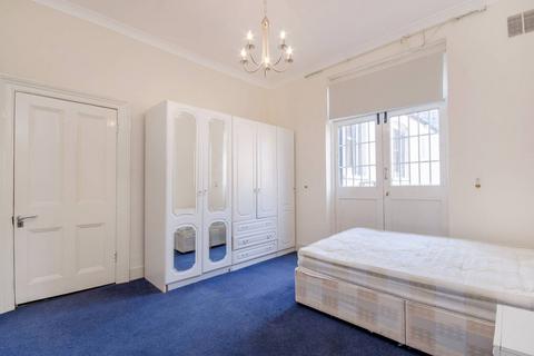 2 bedroom flat to rent, Brecknock Road, Camden, London, N19