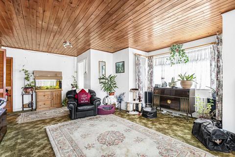 4 bedroom bungalow for sale, Lowfield Road, London, W3