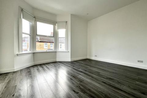 2 bedroom maisonette to rent, Laurel Bank Road, Enfield