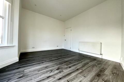 2 bedroom maisonette to rent, Laurel Bank Road, Enfield