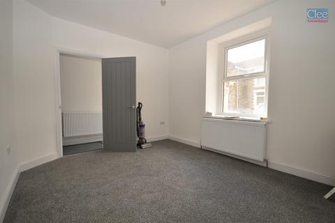 3 bedroom end of terrace house to rent, Swansea Road, Trebanos, Pontardawe, Swansea.