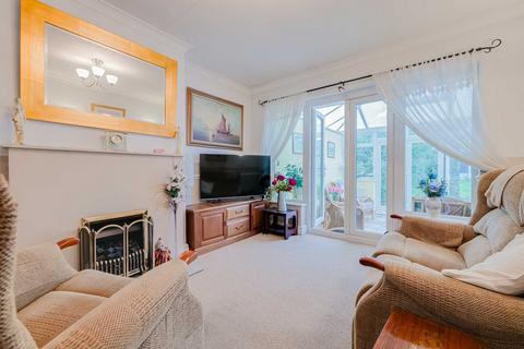 3 bedroom semi-detached bungalow for sale, Berkshire Close, Leigh-on-sea, SS9